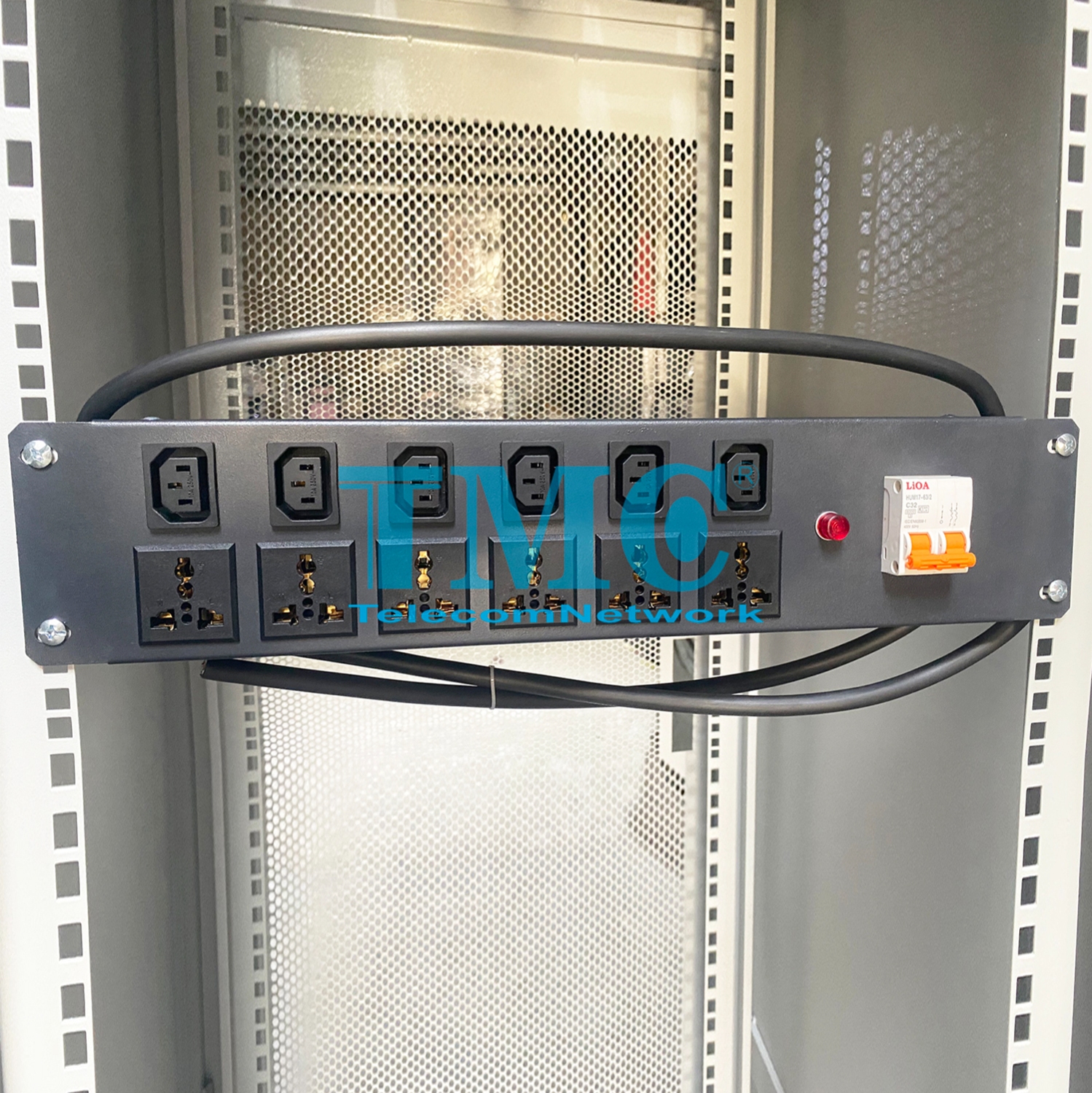 Thanh Nguồn PDU 12 Cổng đa năng và C13 Chuẩn 19inch